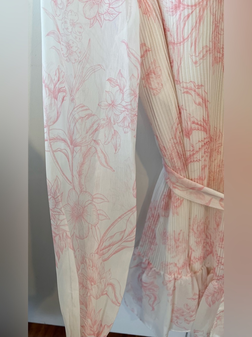 NWT BCBG coquette Floral Chiffon Mini Pleated Long Sleeve Tie Waist Romantic - Picture 9 of 14
